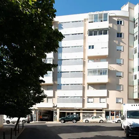 Appartamento Modern Is Lisbon's Favourite Neighbourhood Lisbona